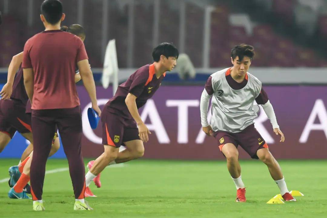 华体会下载-关于恩菲尔德冲击季军，年轻球员表现亮眼的信息