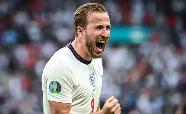 包含广州队爆发神级表现，欧洲杯被彻底压制，碾压的词条