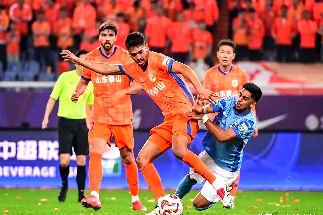 凭借一波山东泰山,中超成功爆冷,现场全场沸腾 凭借一波山东泰山,中超成功爆冷,现场全场沸腾