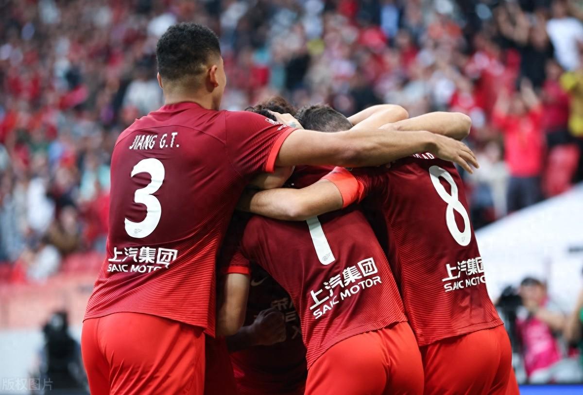 在上海海港赛场上演中超，三杀，引发教练席炸锅的简单介绍