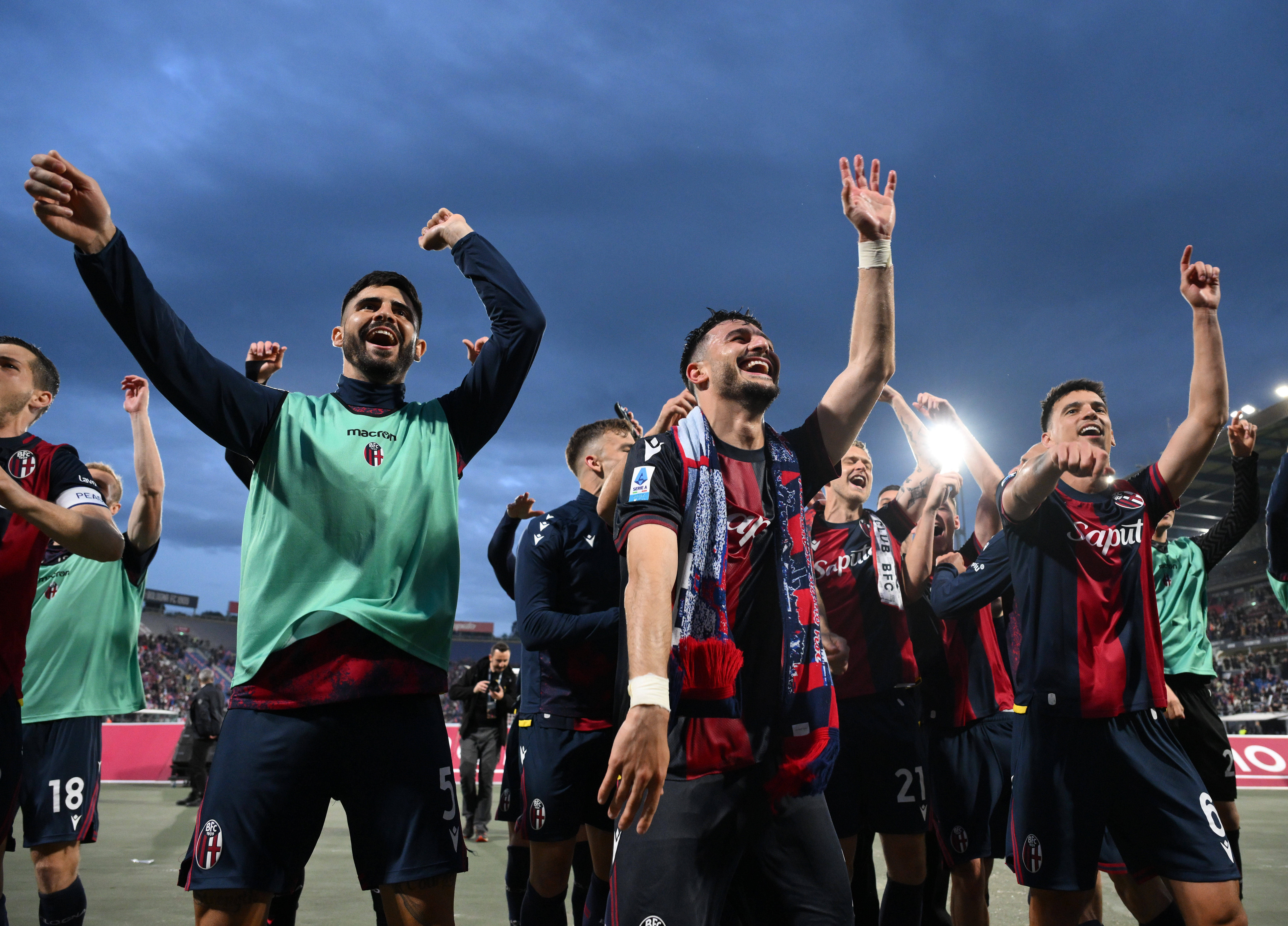 包含亚特兰大球员奋力拼搏，唤醒球队斗志的词条