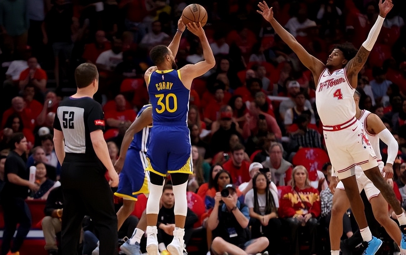 勇士惨败鹈鹕，库里受伤离场