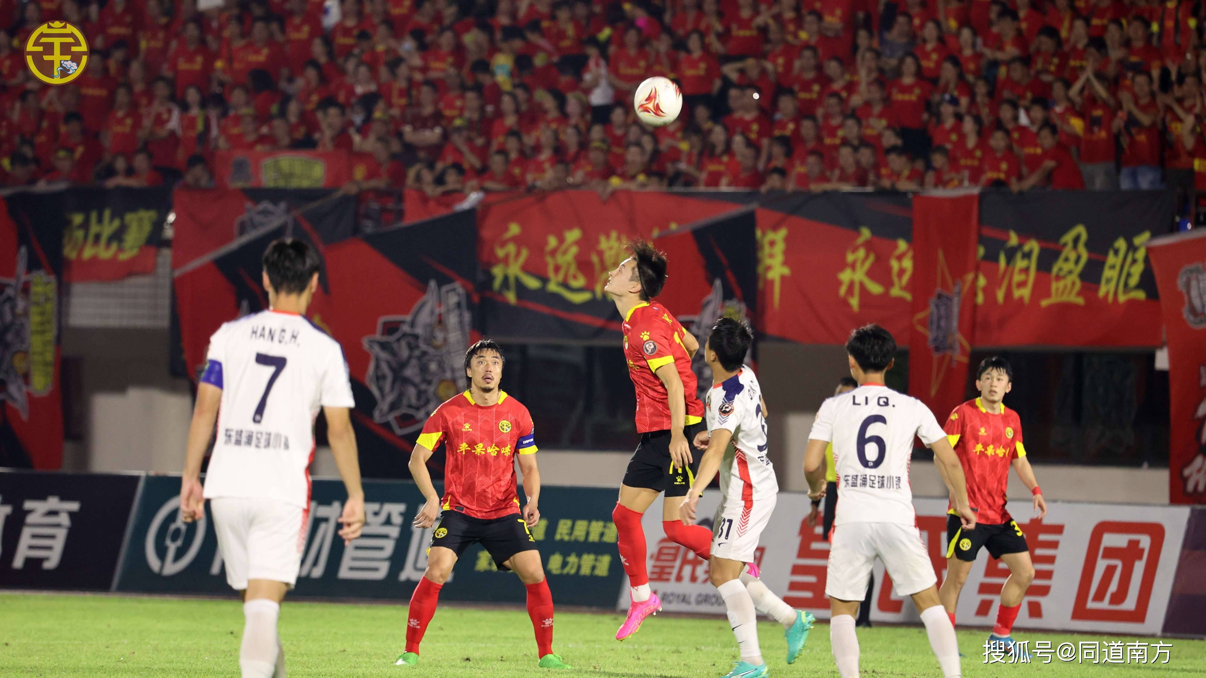 华体会app下载地址-爱沙尼亚足球甲级别联赛球员全力冲刺周末比赛的简单介绍