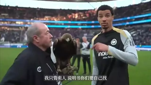 华体会馆-包含法兰克福球员相互鼓励，集体面对困难的词条