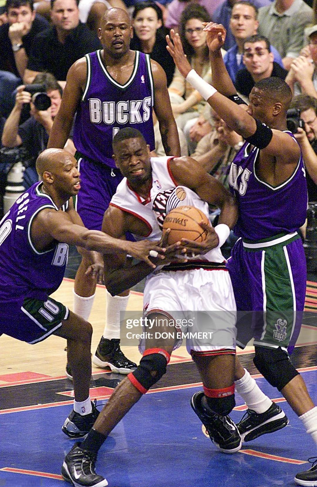 华体会官方-雄鹿将迎战76人：谁能晋级到下一轮？