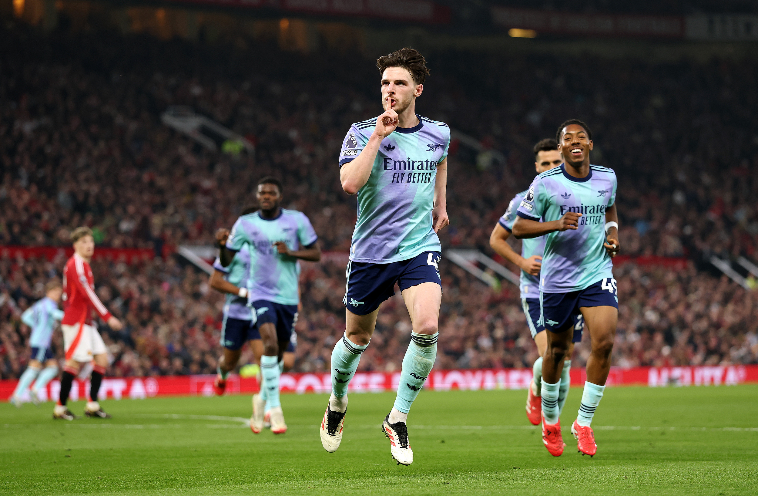 曼联主场失利，阿森纳欲夺英超前四席位