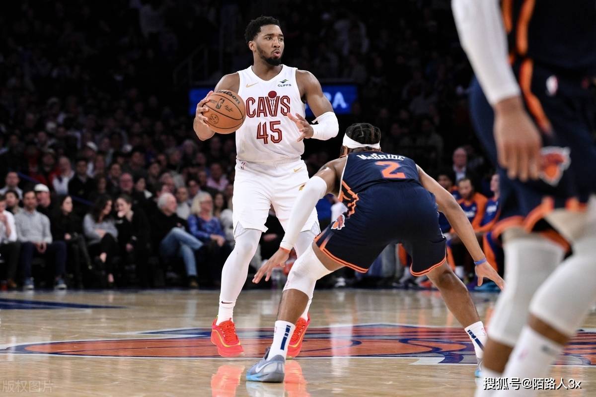 传奇球星再次闪耀赛场，引发狂热的简单介绍