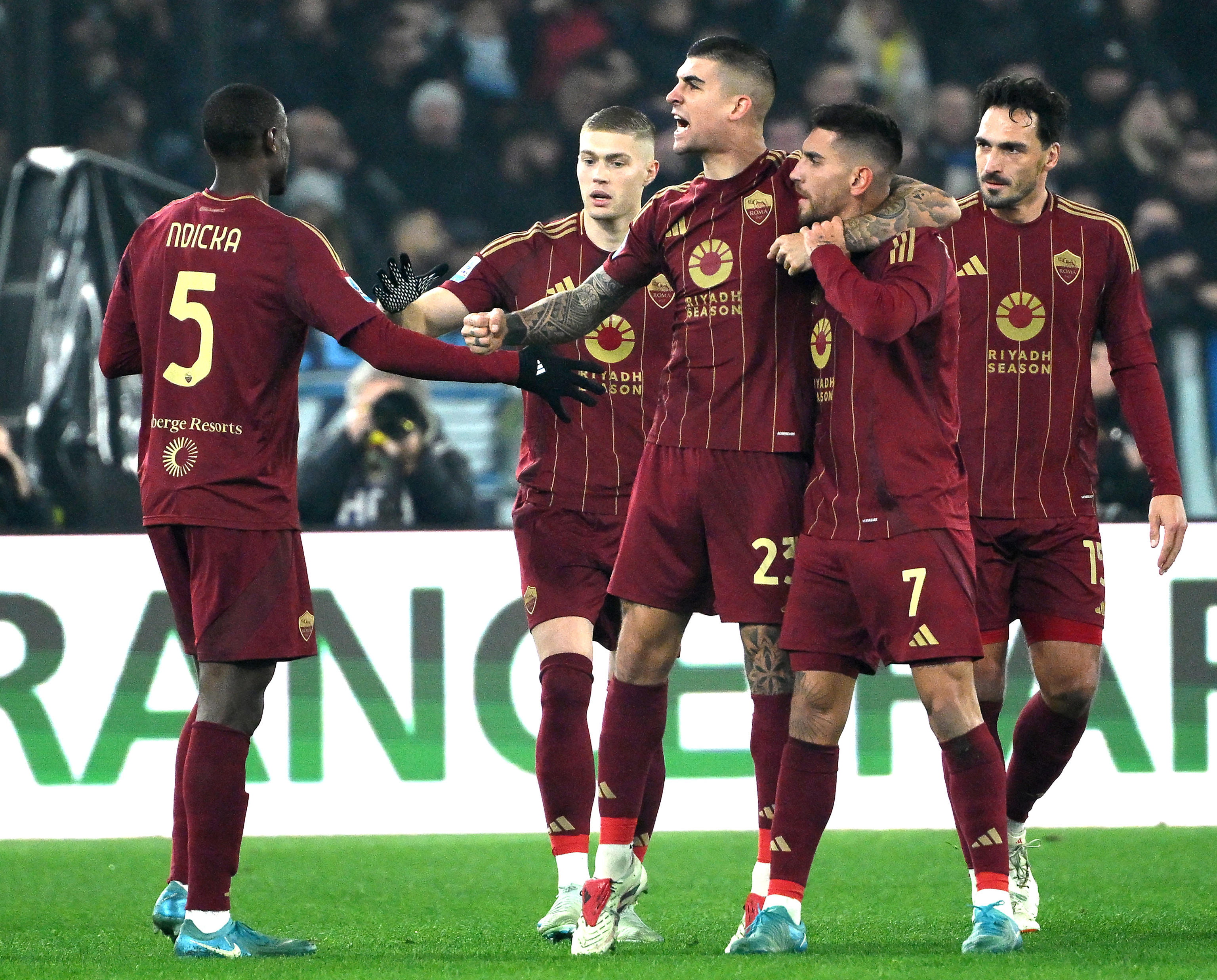 包含法国斩获意大利，晋级欧预赛四强对战的词条