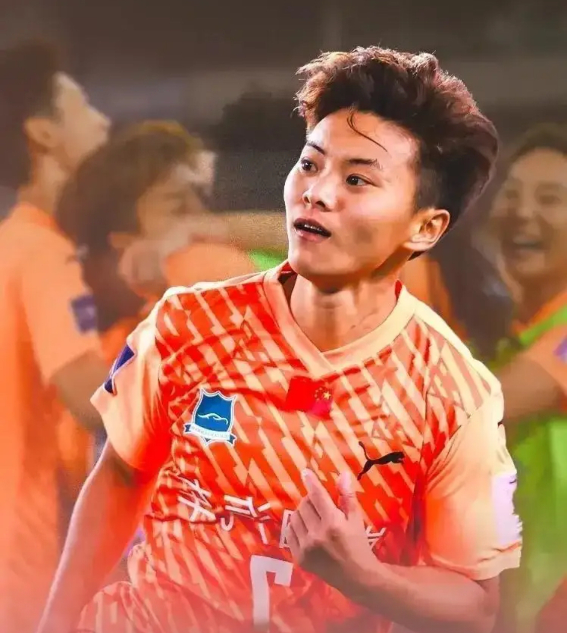 令人惊叹的足球比赛，女选手实力爆发