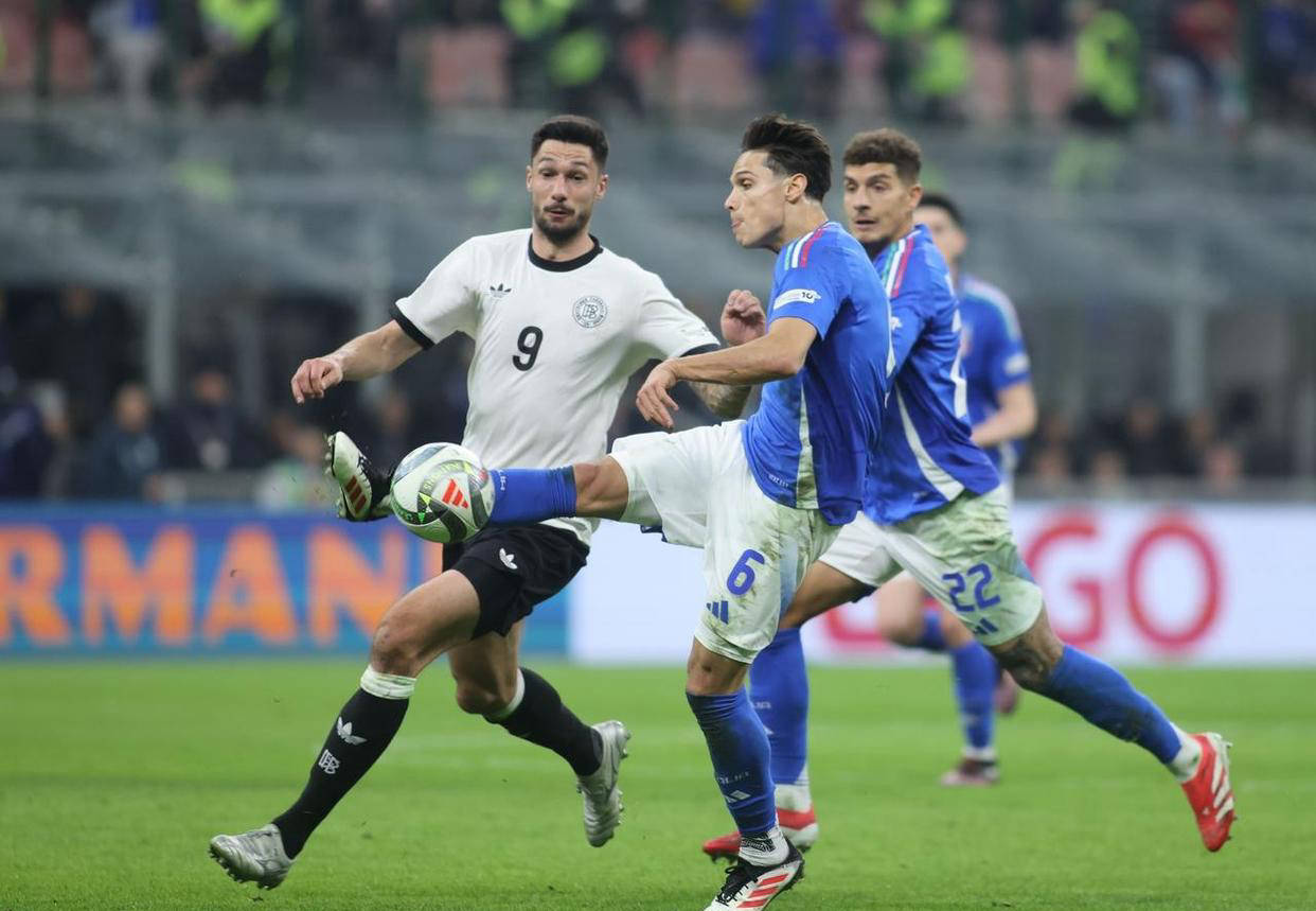 关于意大利球队在比赛中击败强敌，晋级决赛的信息