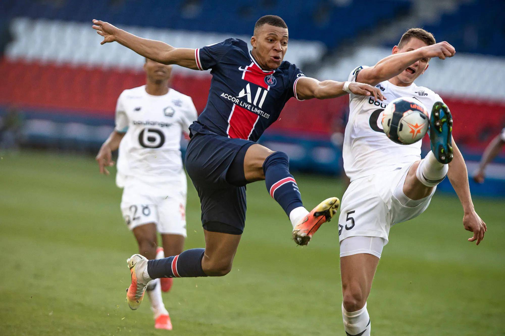 比利时主场战胜强敌，巴黎圣日耳曼球员射入制胜球