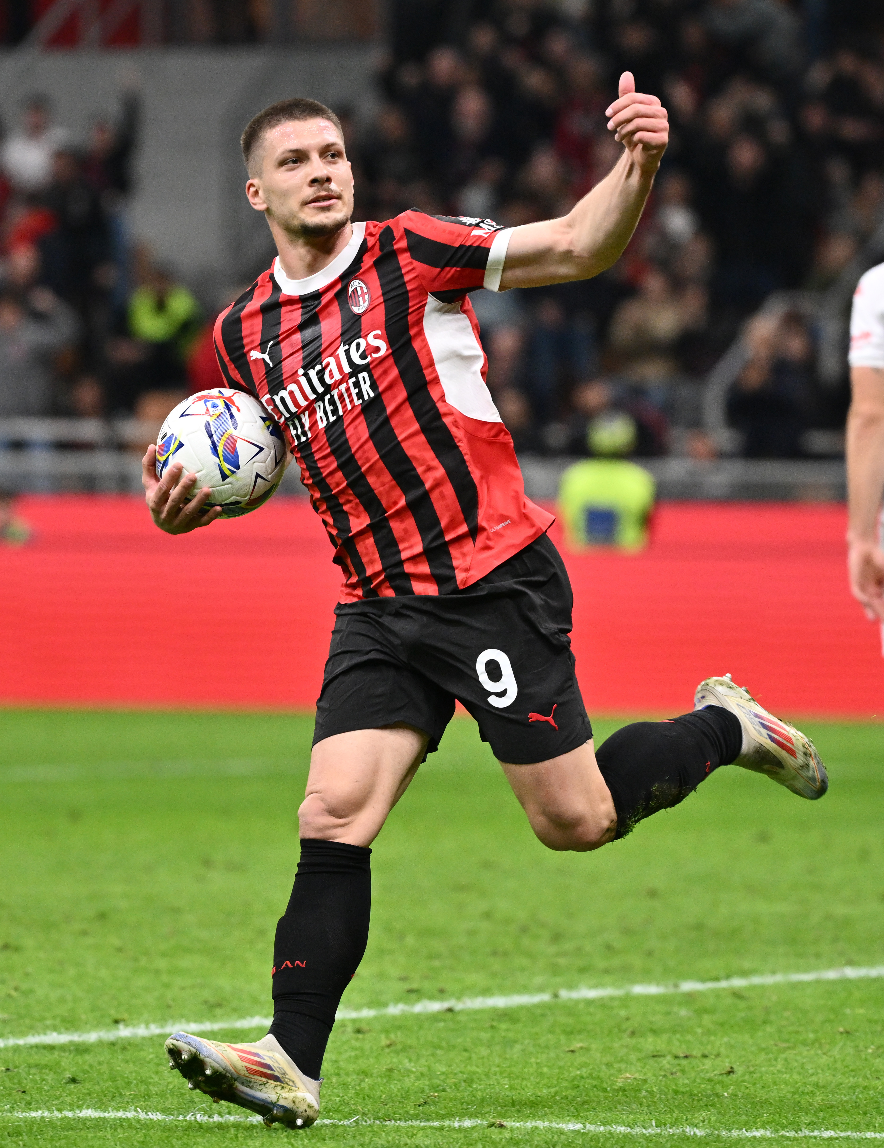 佛罗伦萨中场伤愈复出，提升球队整体实力的简单介绍