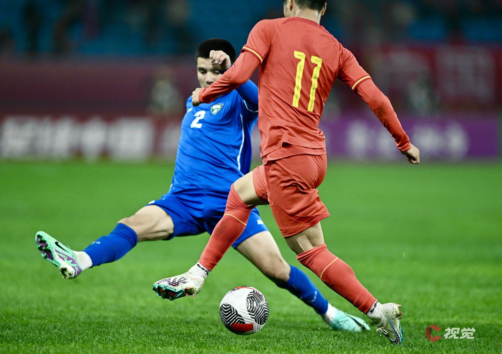 乌兹别克斯坦击败对手赢得举重金牌