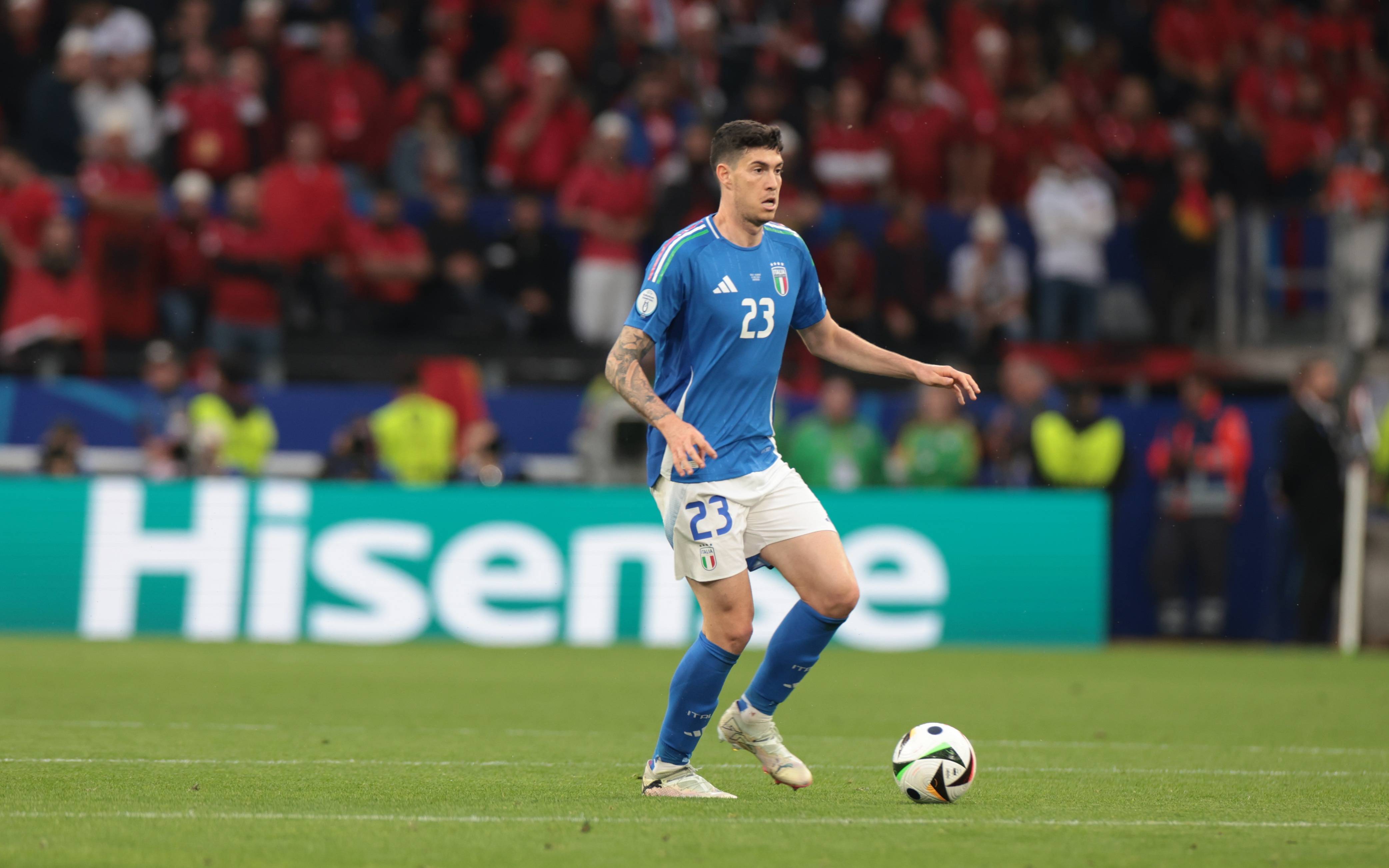 华体会在线登录-阿尔巴尼亚队在比赛中勇往直前