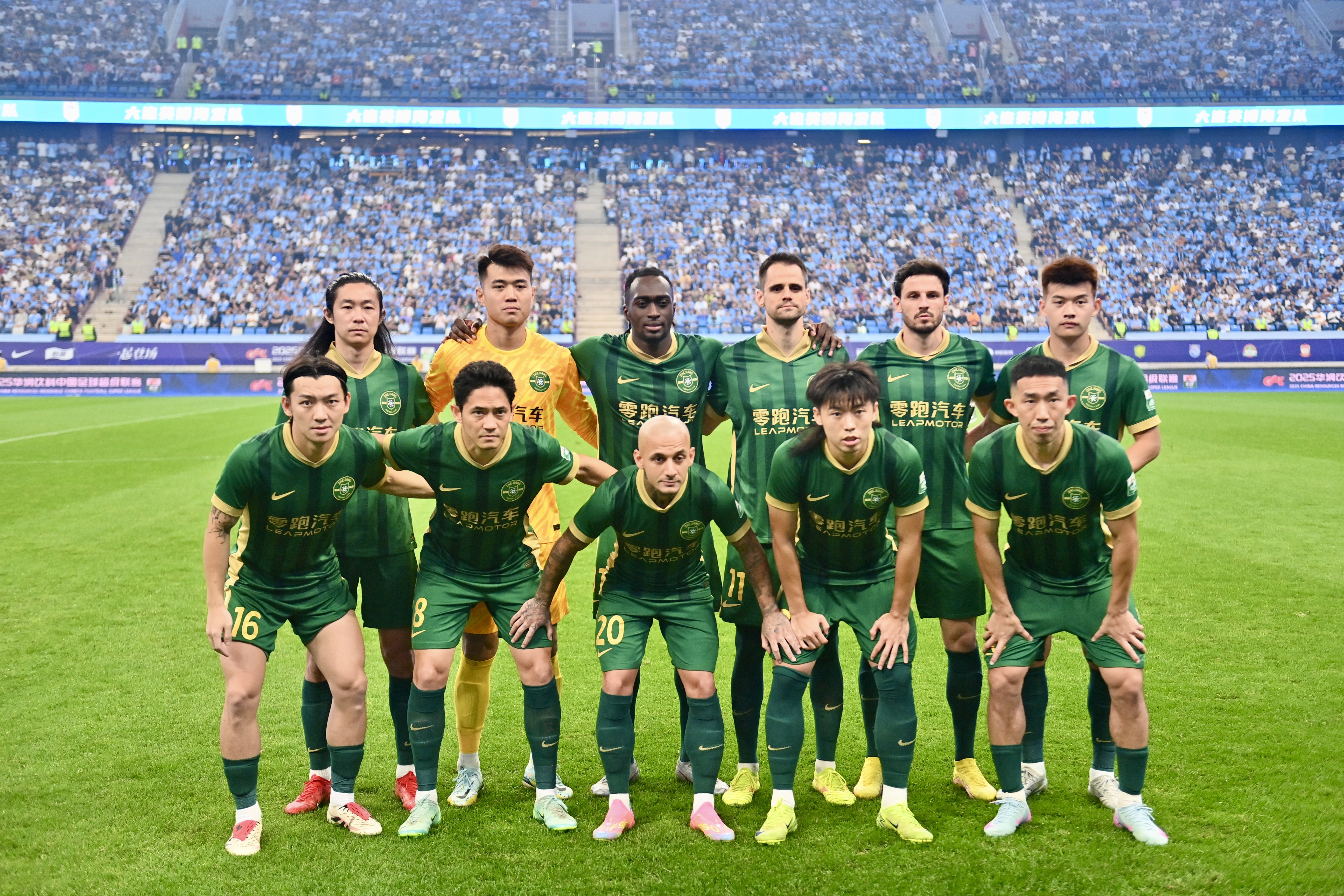 包含杭州绿城客场大胜大连一方，摆脱降级区的词条