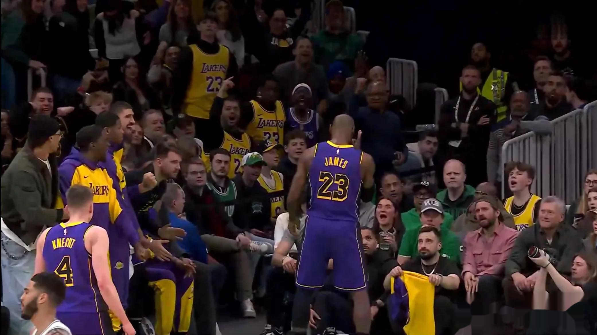 湖人客场惨败掘金，詹姆斯难掩失望