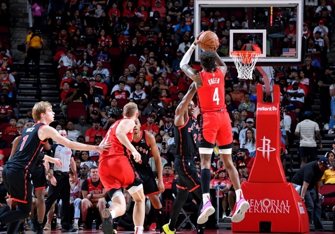 华体会官网-猛龙球员联手逆袭，成功助球队逆转晋级