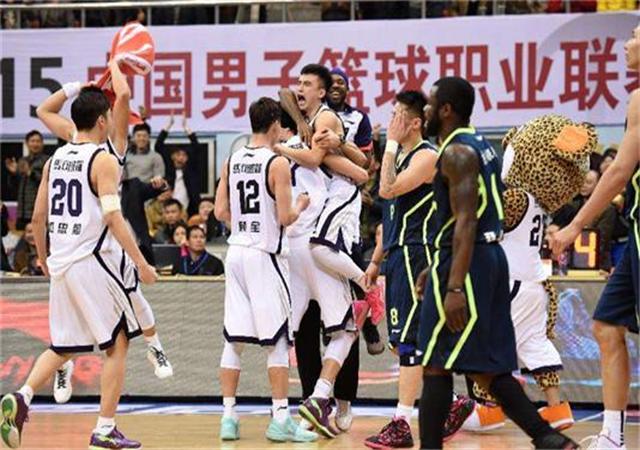 华体会直播-重庆队卫冕之路坎坷，输掉关键战役